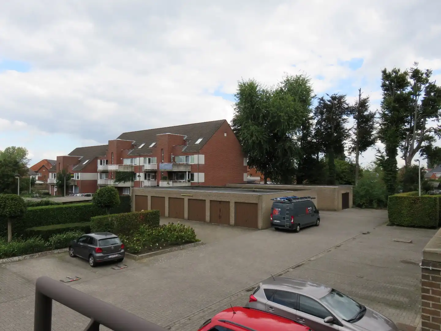 MOOI, RUIM APPARTEMENT MET 2 SLAAPKAMERS GELEGEN IN HET HARTJE VAN KERMT foto 9