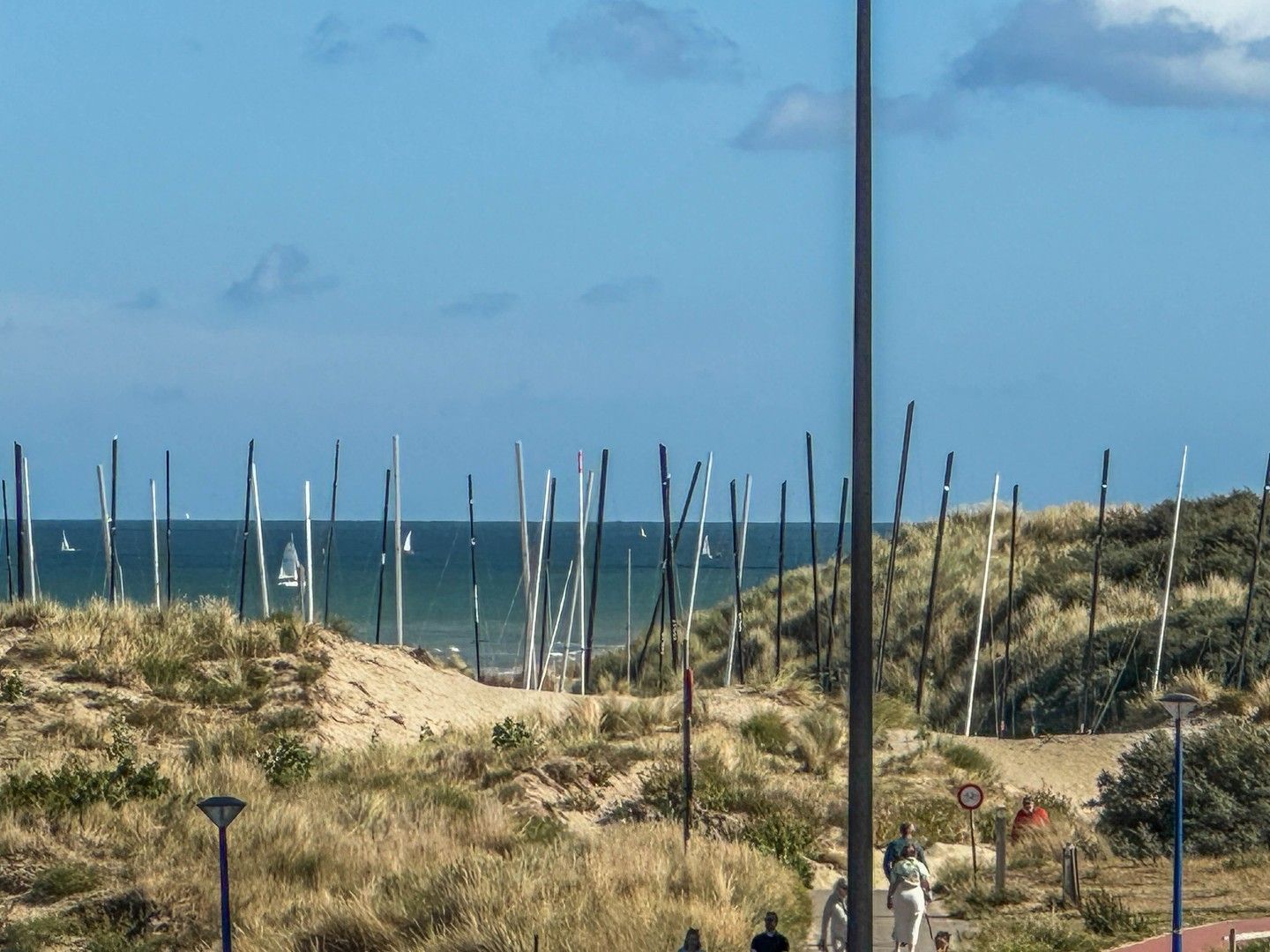 Volledig vernieuwde studio nabij de dijk, het strand en de zee. foto {{pictureIndex}}