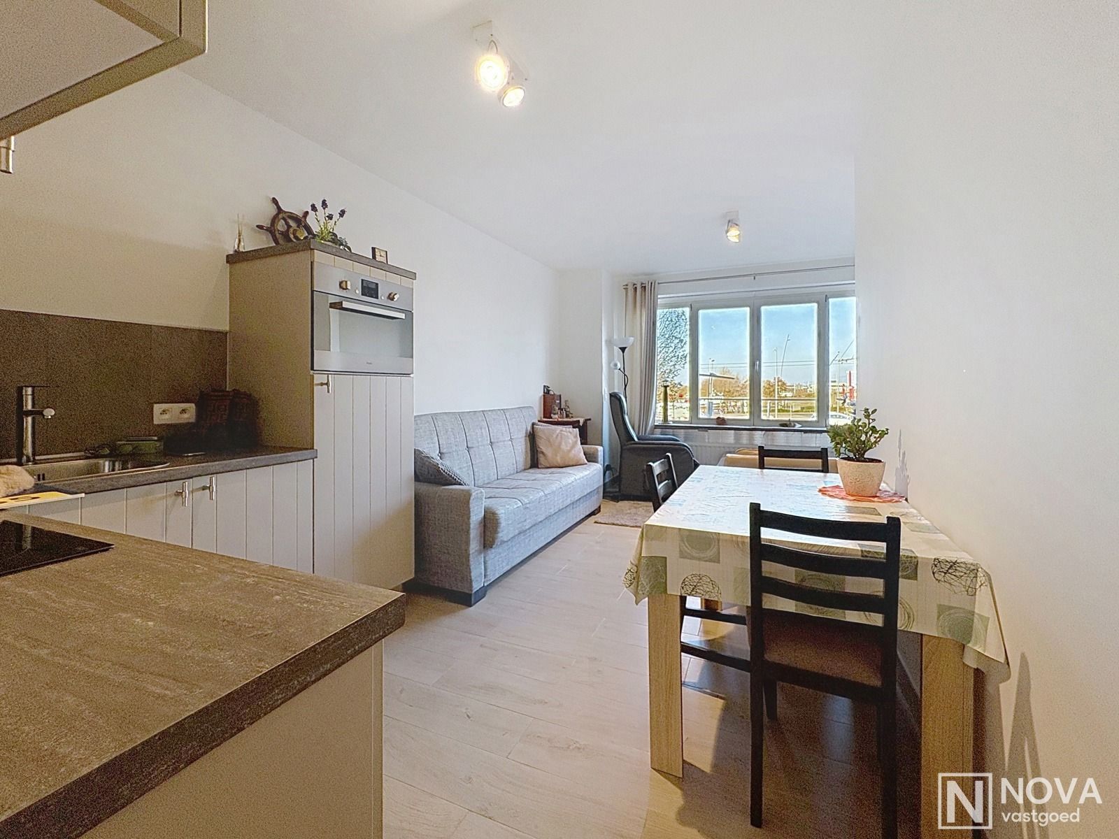 Uitstekend gelegen appartement met 2 slaapkamers op de Kaai. foto 3