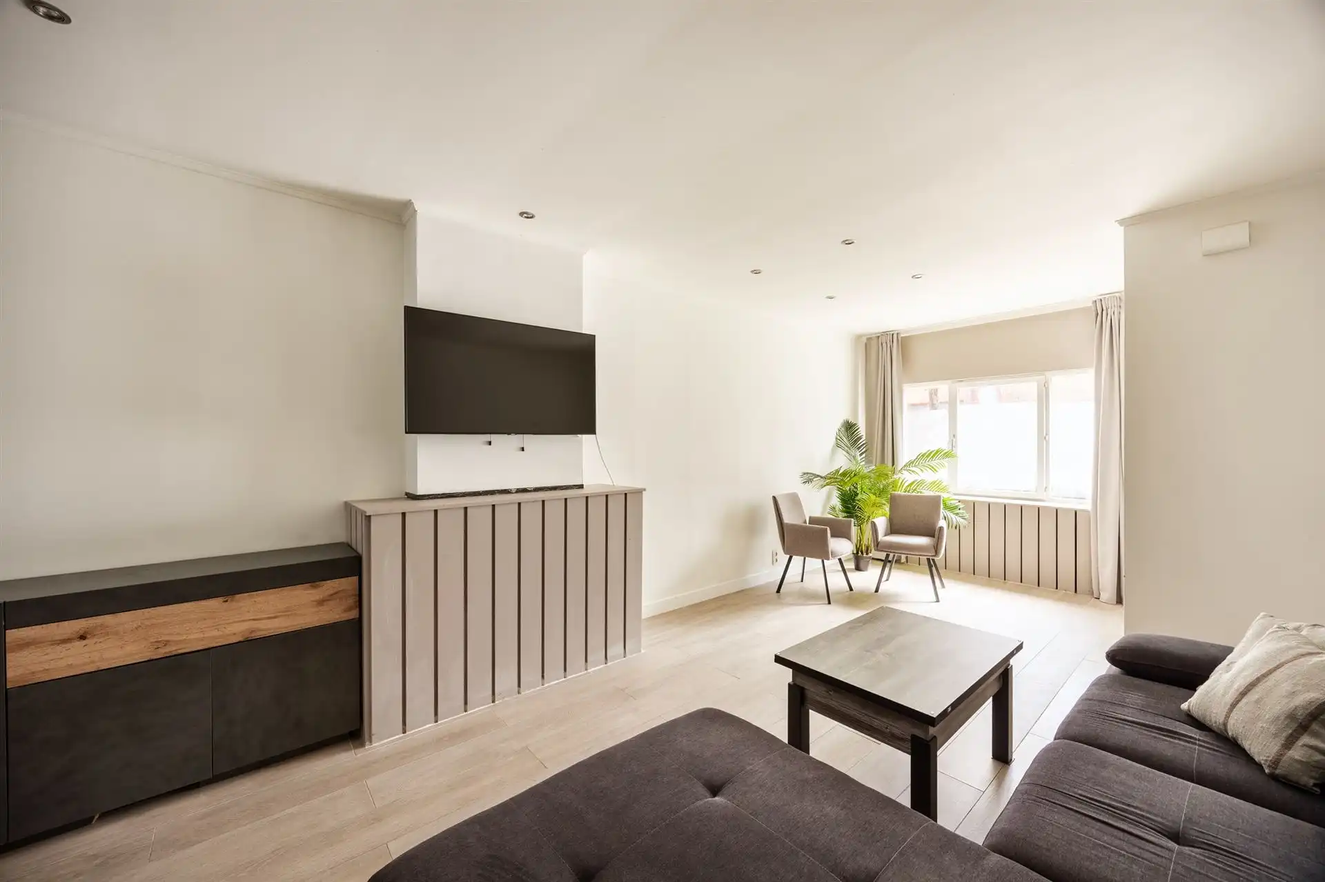 Lichtrijke, gerenoveerde woning in Boom foto 4