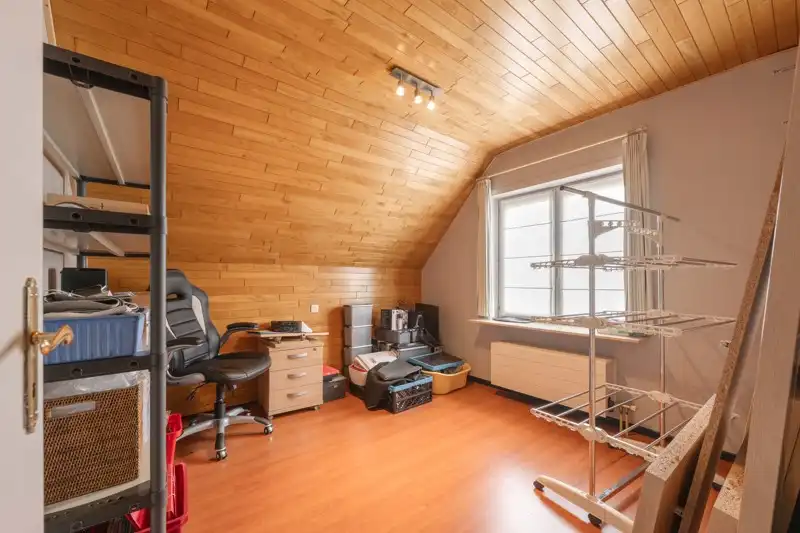 Prachtige alleenstaande instapklare woning met 5 slaapkamers inpandige garage, mooi terras en tuin TE KOOP in hartje Sint-Baafs-Vijve foto 21