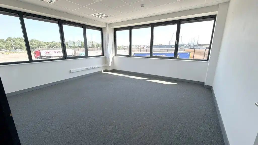 Opslagruimte te huur op logistieke site te Willebroek foto 9