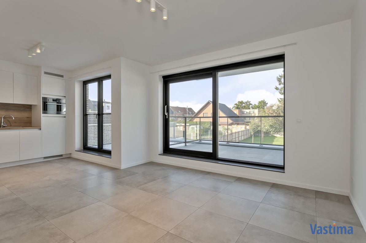 Recent appartement met 2 slaapkamers, terras en autostaanplaats foto 3