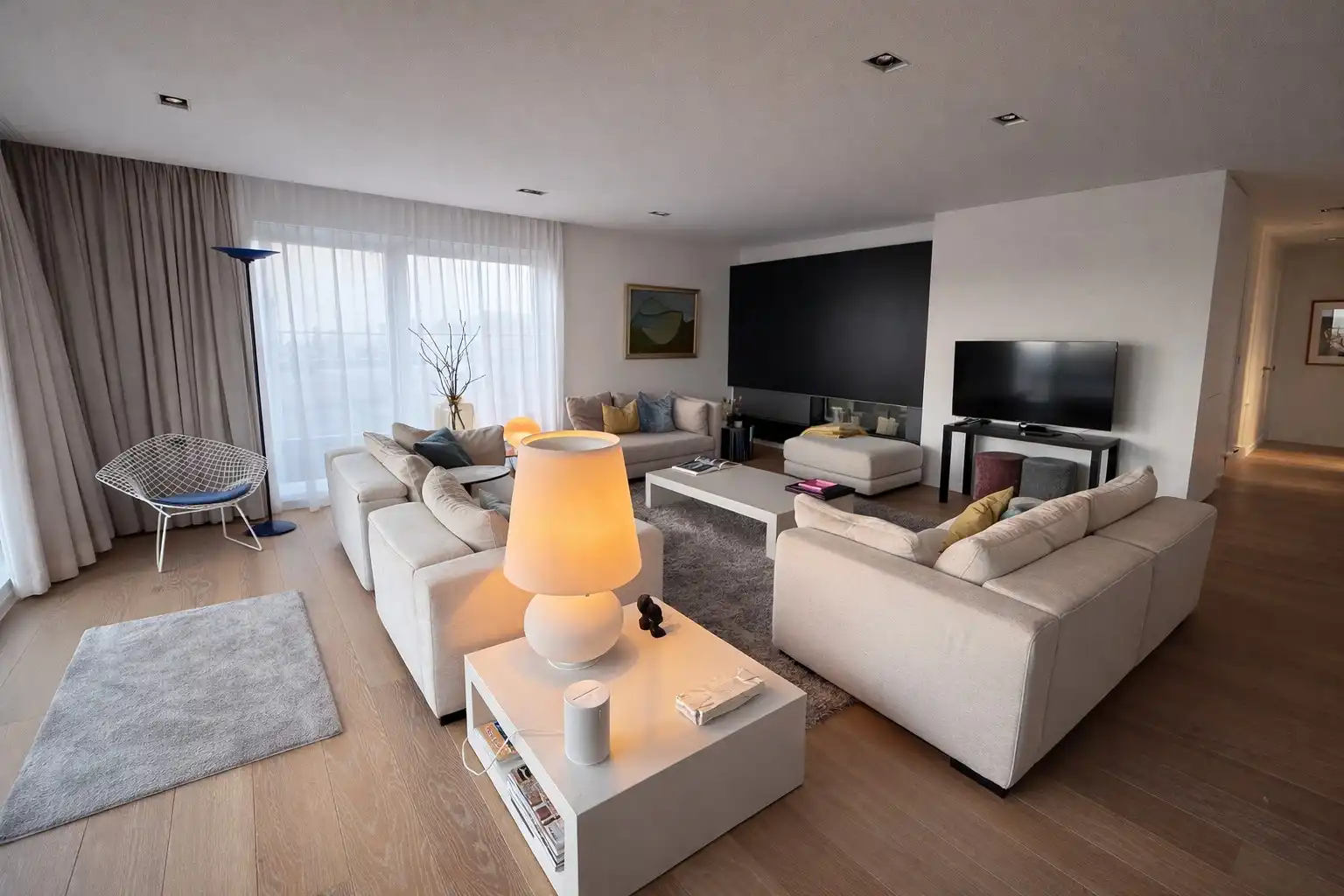 Ruim appartement met 3 slaapkamers, 2 badkamers en garage. foto 2