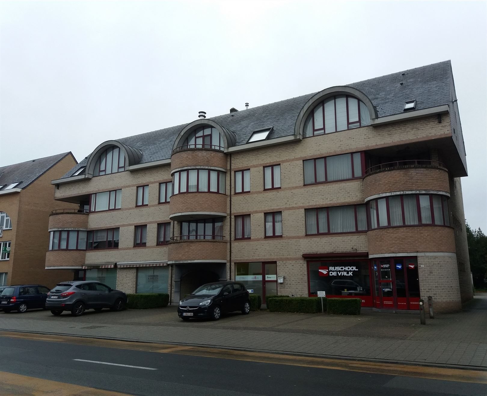 Kantoorgebouw van 50 m² te huur in Geel foto {{pictureIndex}}