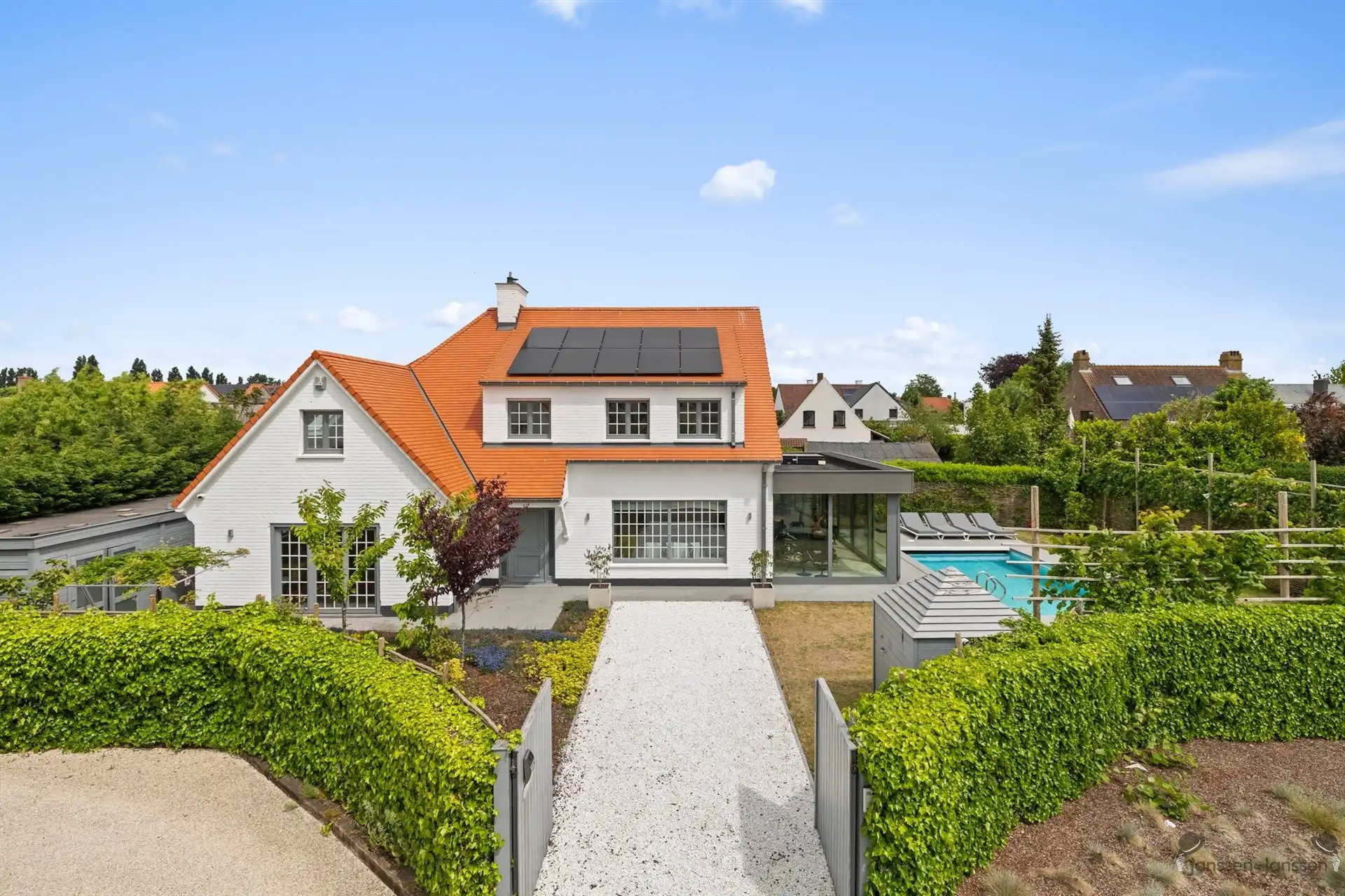 Stijlvolle villa met zwembad op topligging in Knokke-Heist foto {{pictureIndex}}