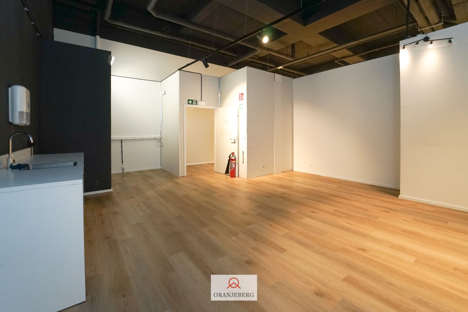 Stijlvol handelspand te huur omgeving Kouter foto 18