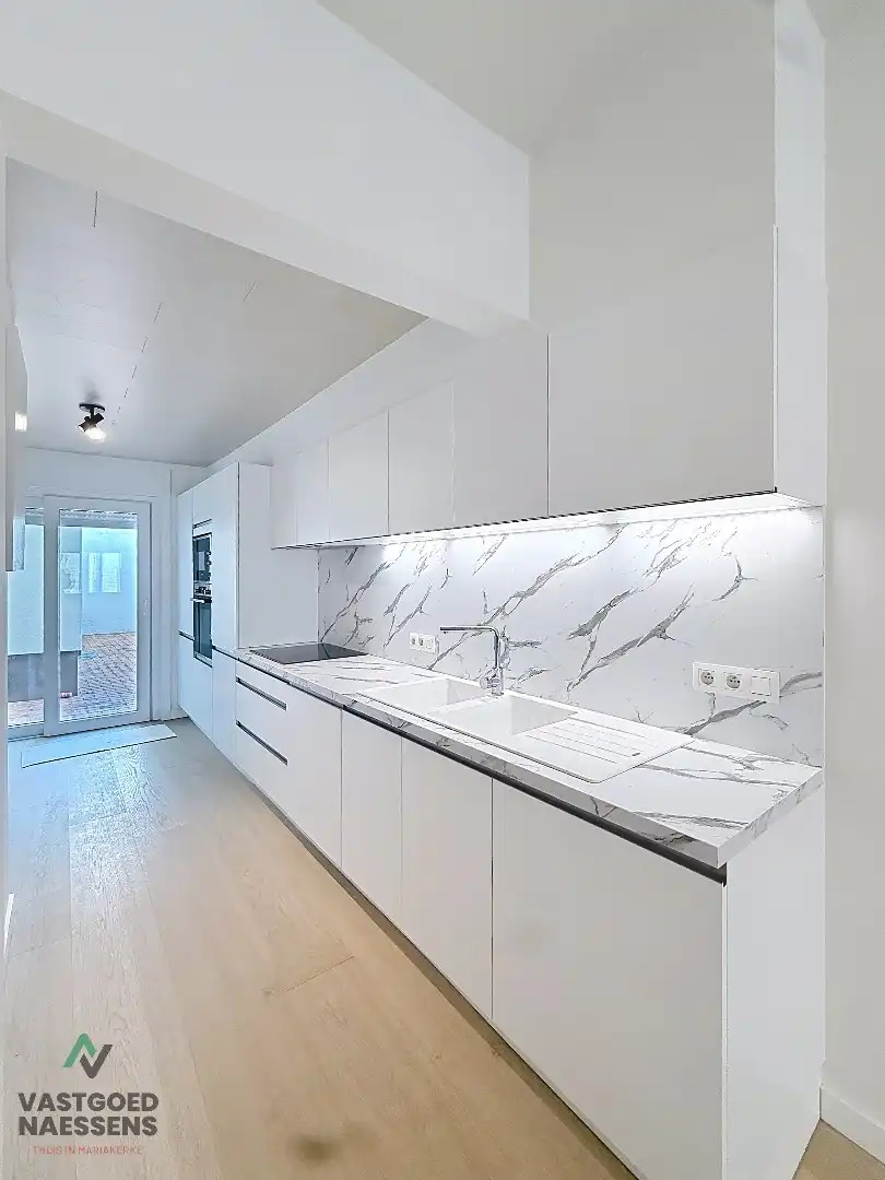 GERENOVEERD 1 SLPK APP MET ZONNIG TERRAS IN CENTRUM  foto 4