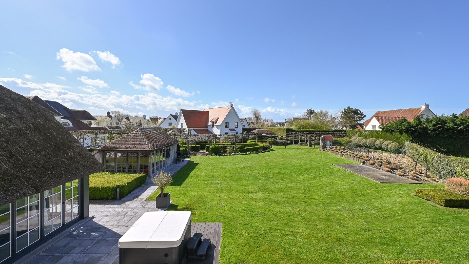 Statige villa rustig gelegen in het Zoute op een ruim perceel (2690m²) foto 2