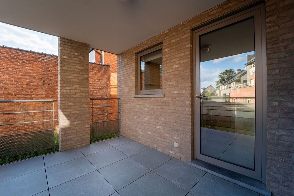 GUNSTIG GELEGEN 2 SLAAPKAMER APPARTEMENT 94 M² MET ONDERGRONDSE AUTOSTANDPLAATS EN KELDERBERGING IN HET CENTRUM VAN ZOLDER foto 19