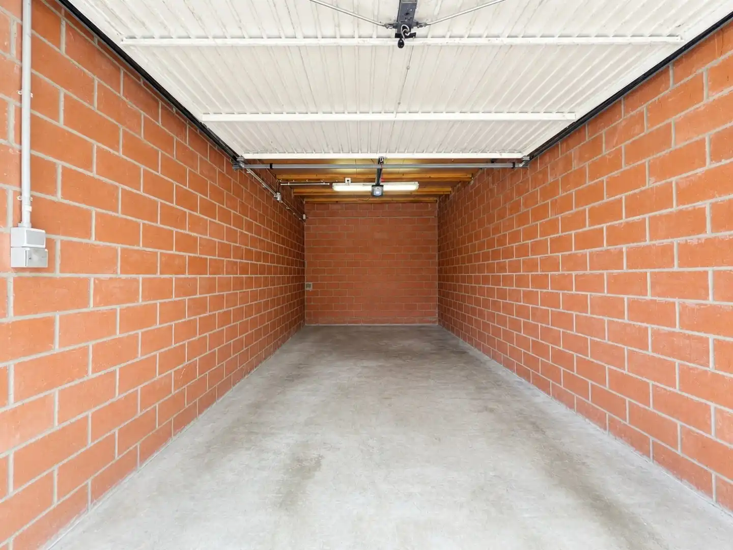 Opgefrist 2-slaapkamerappartement met 2 terrassen en garagebox in centrum Knesselare foto 21