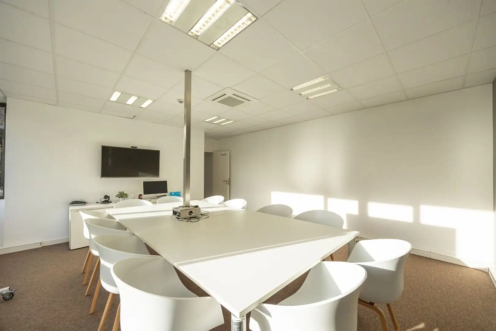 Instapklare kantoorruimte van 235 m² nabij E19 en A12  foto 7