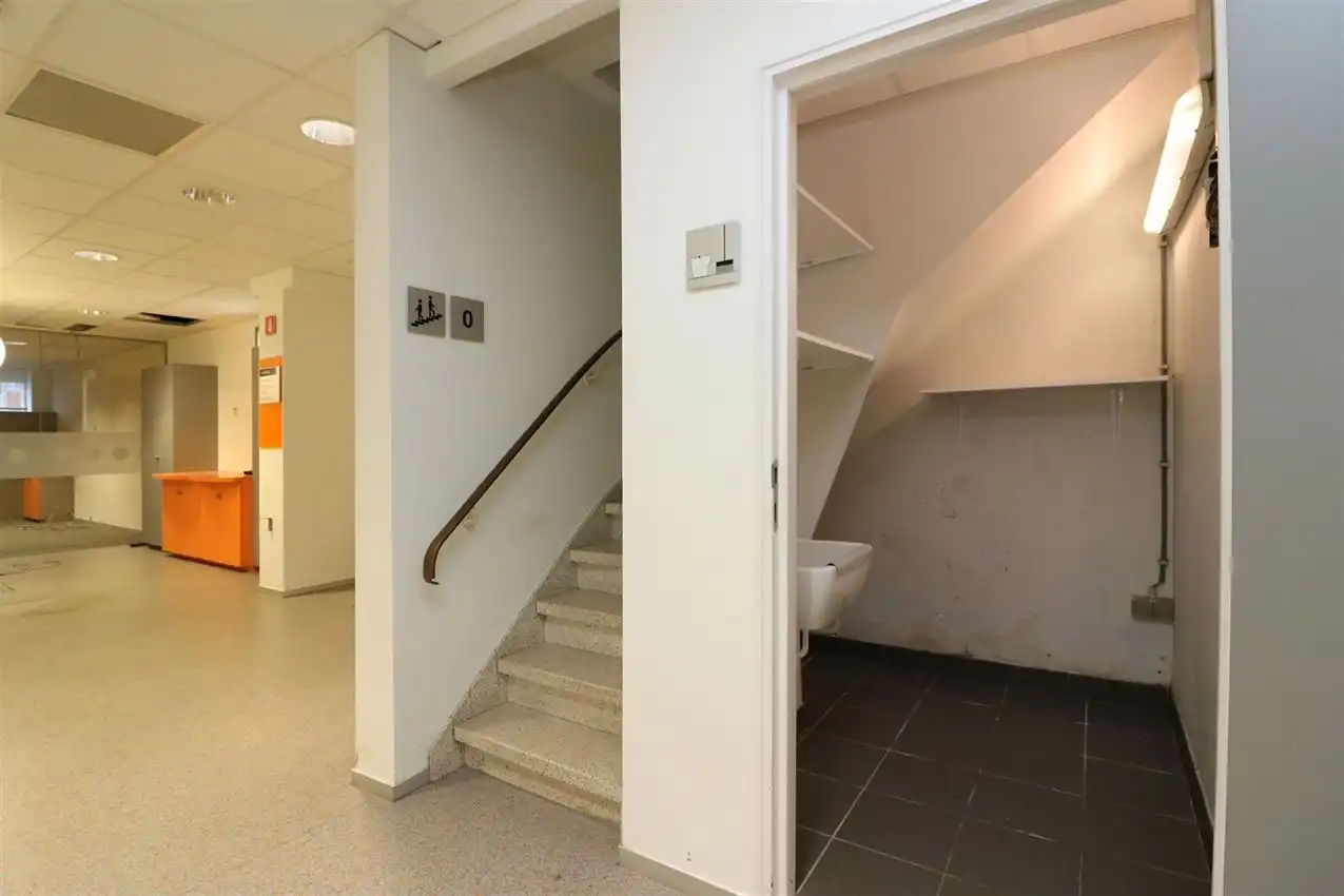 Opbrengsteigendom (handel & 4 app) op toplocatie foto 11