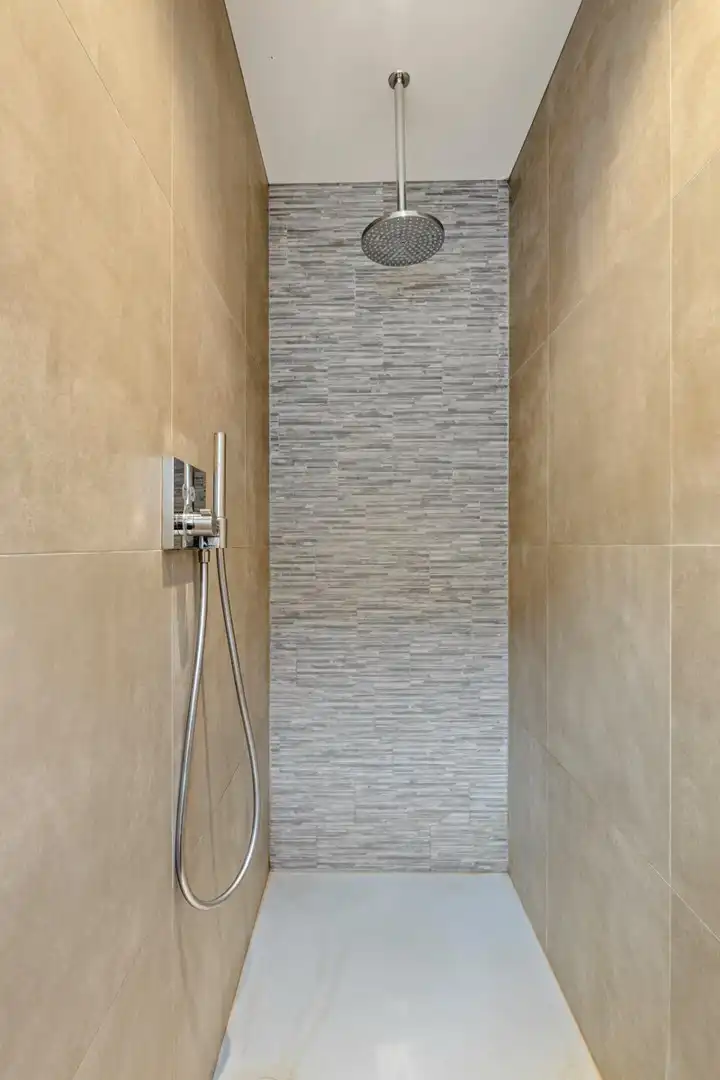 Luxe woning met binnenzwembad en afzonderlijke handelsruimte foto 14