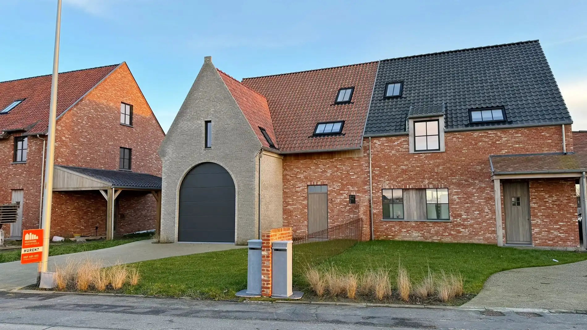 Prachtige nieuwbouwwoning in pastoriestijl met landelijk zicht foto {{pictureIndex}}