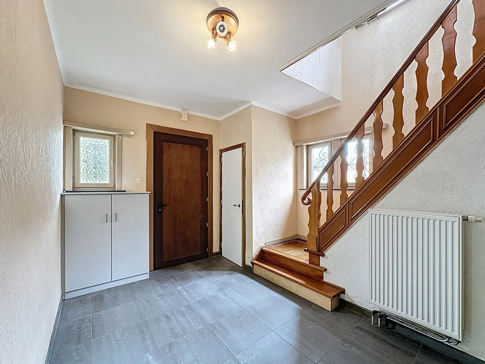 Op te knappen woning met 3, mog. 5 slaapkamers op groot perceel van +/- 10 are. foto 3