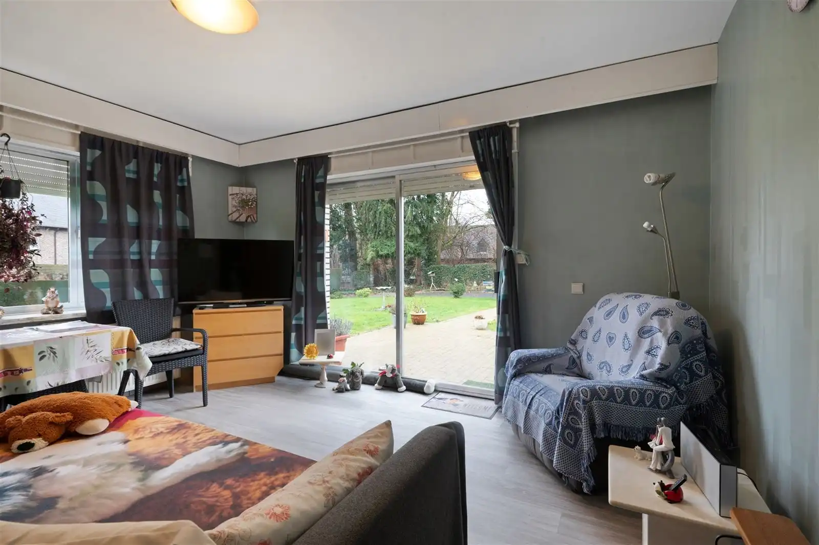 Gelijkvloers Appartement met garage en tuin foto 12