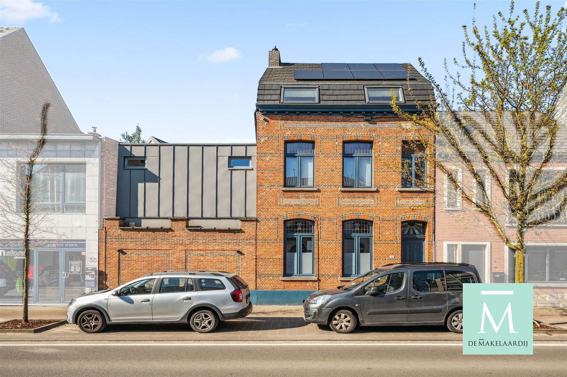 Zeer ruime en charmante woning met fijne tuin en ruime garage foto 2