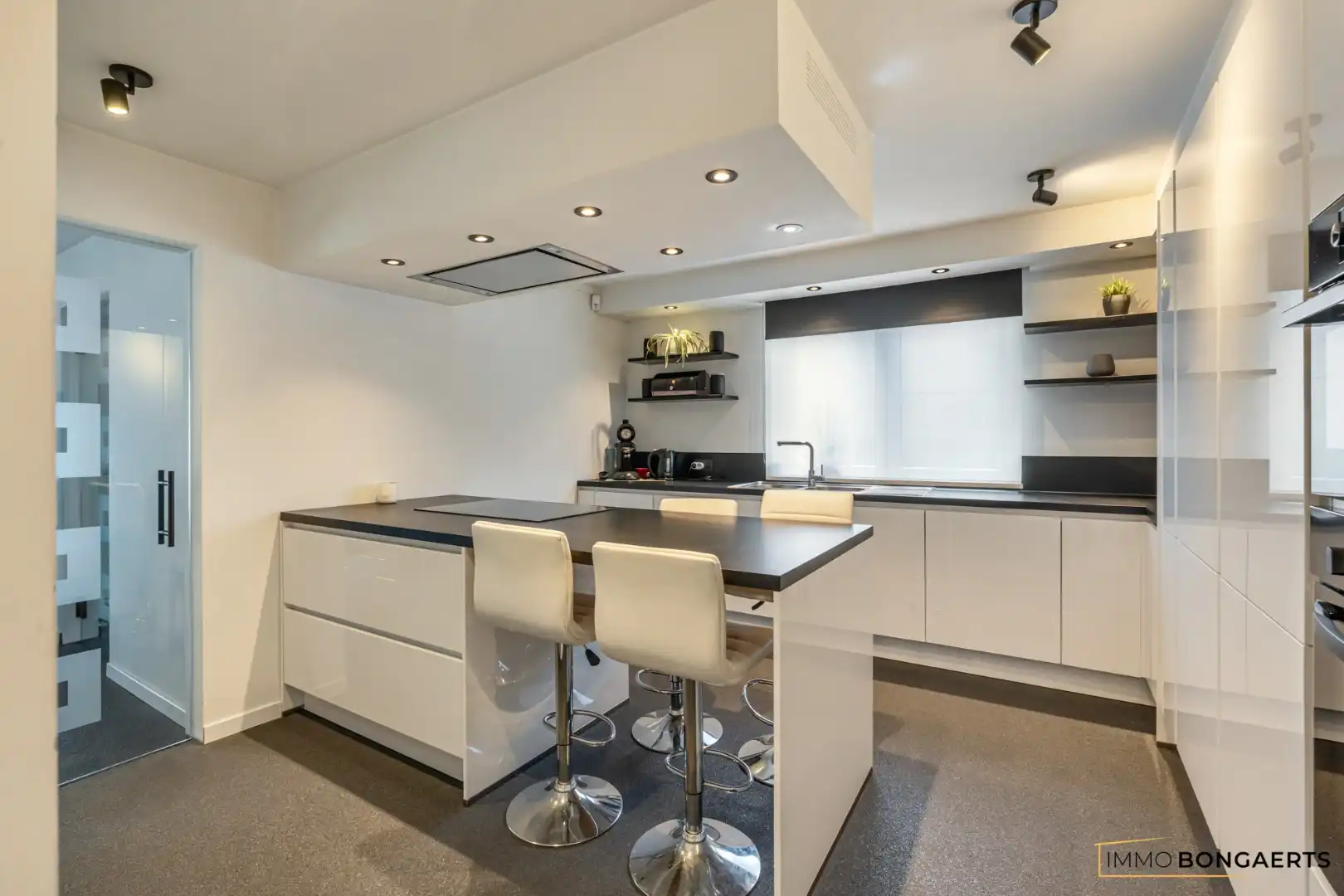 Exclusieve woning met volledig uitgeruste wellnesspraktijk nabij Hasselt foto 10