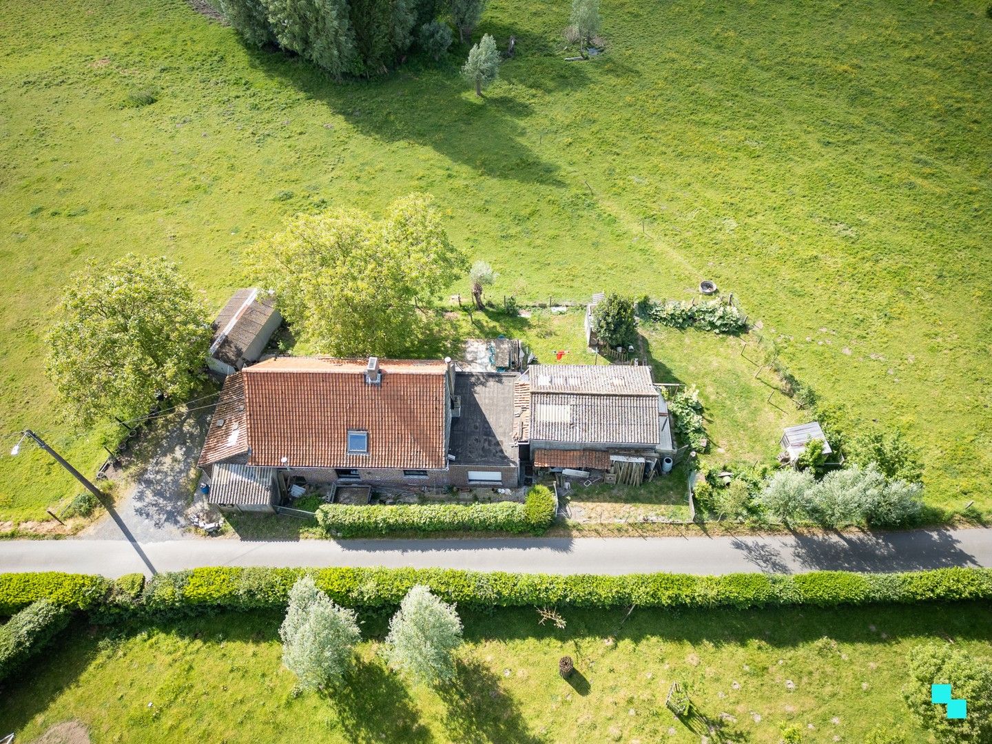 Compleet te renoveren / af te breken ééngezinswoning, landelijk gelegen op grens Izegem / Lendelede foto 7