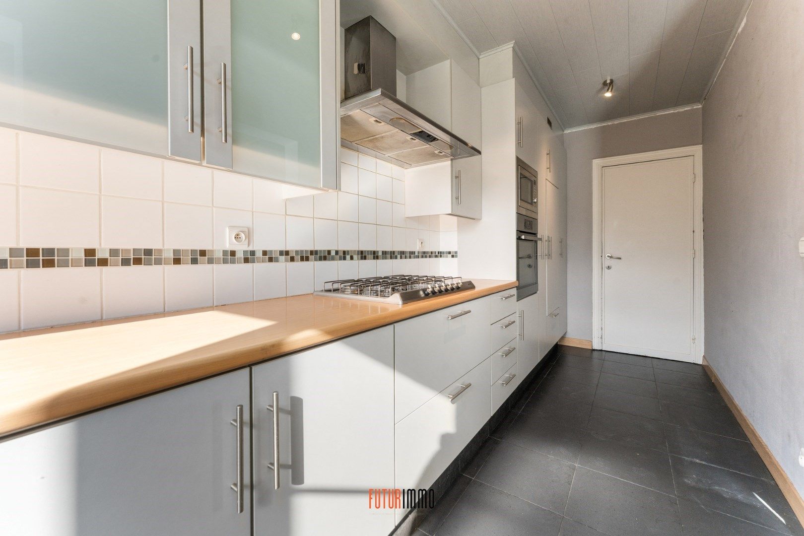 Instapklare HOB met 4 slaapkamers en ruime tuin foto 9