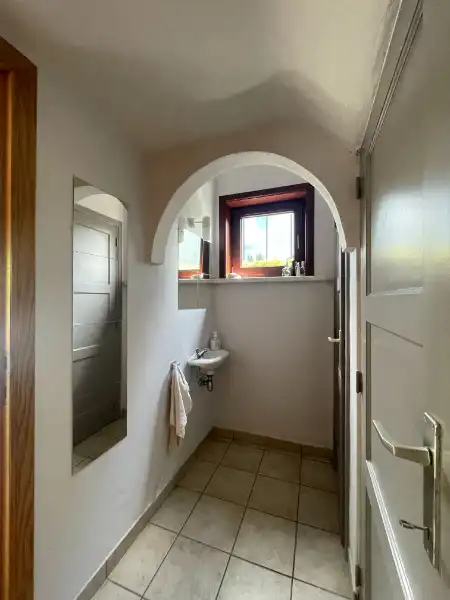 Instapklare half-open bebouwing met mooie tuin & garage foto 9