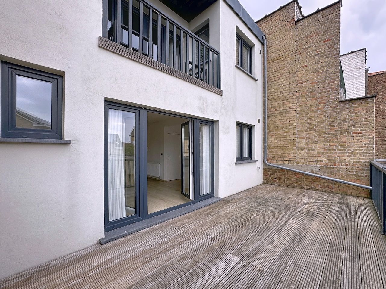 Lichtrijk één slaapkamer appartement met uitzonderlijk ruim west gericht terras. foto 13