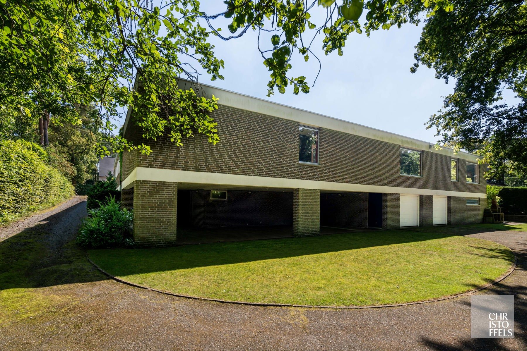 Buitengewone, te renoveren architectuurvilla op 1.834m² in de gegeerde Molenblook! foto 1