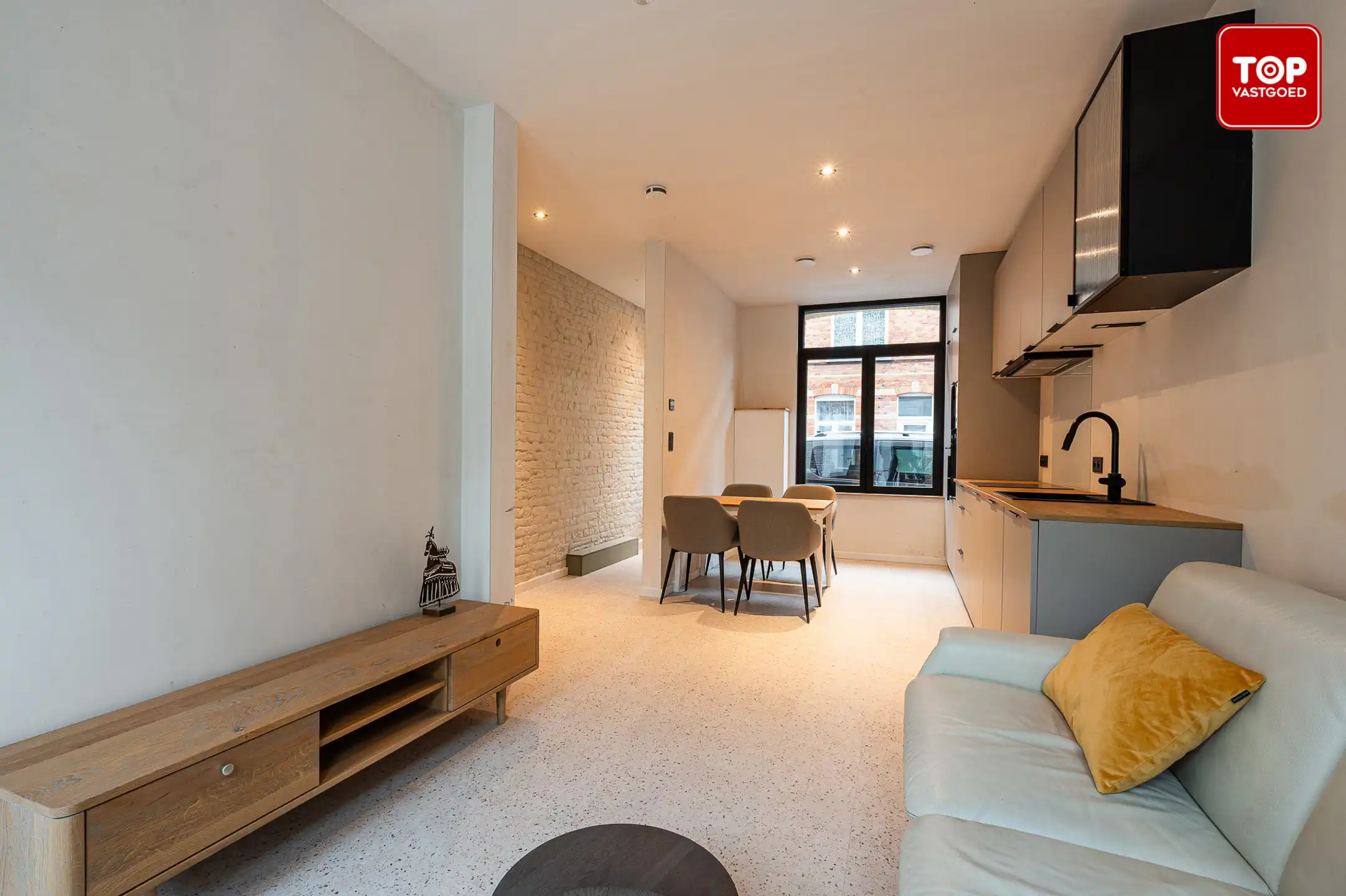 Instapklare, gerenoveerde woning met 3 slaapkamers en terras nabij het centrum van Gent foto 3