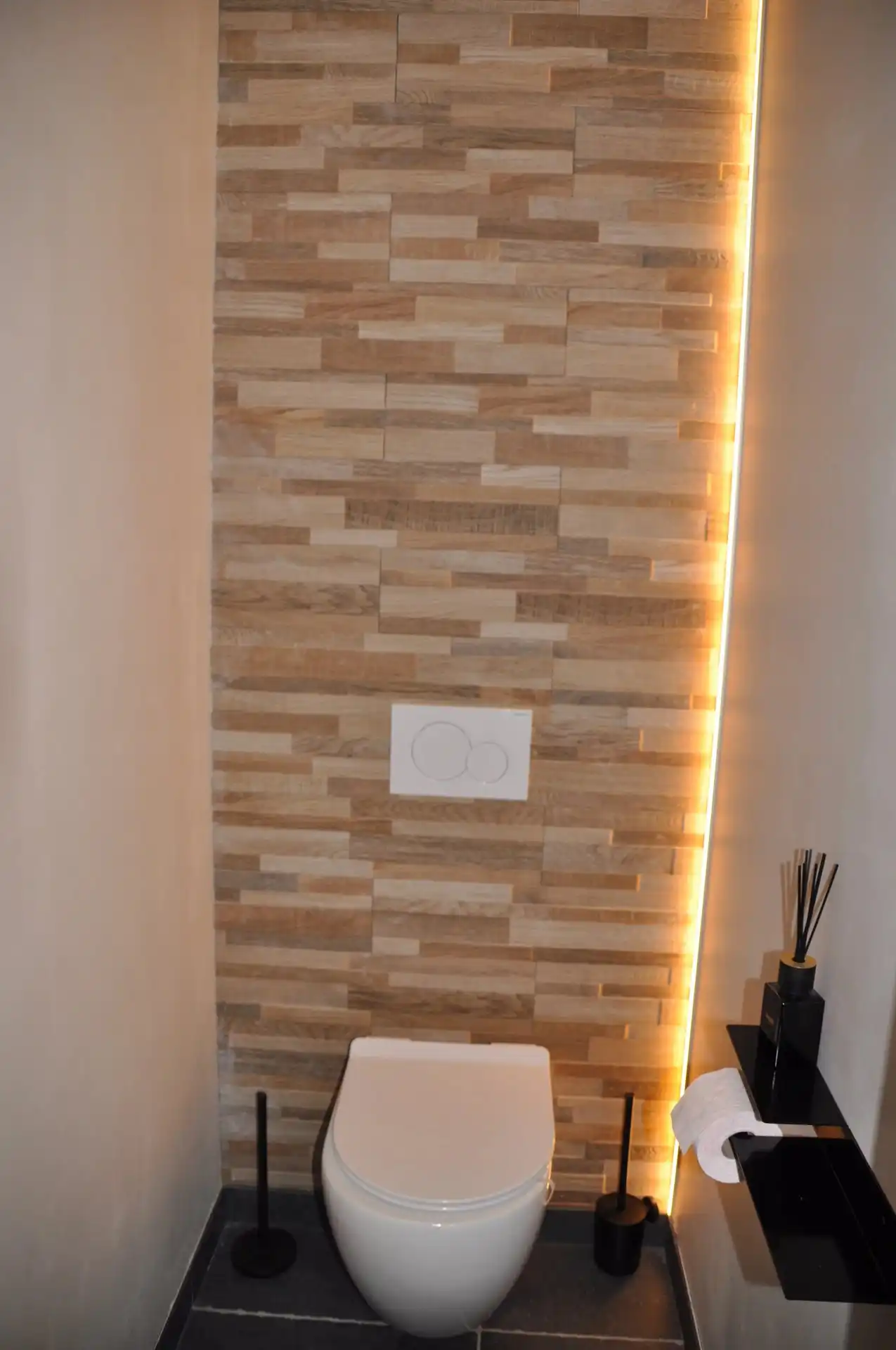 TIJDLOZE GERENOVEERDE WONING MET 2 SLPK’S IN RUSTIGE BUURT IN VELDWEZELT foto 14