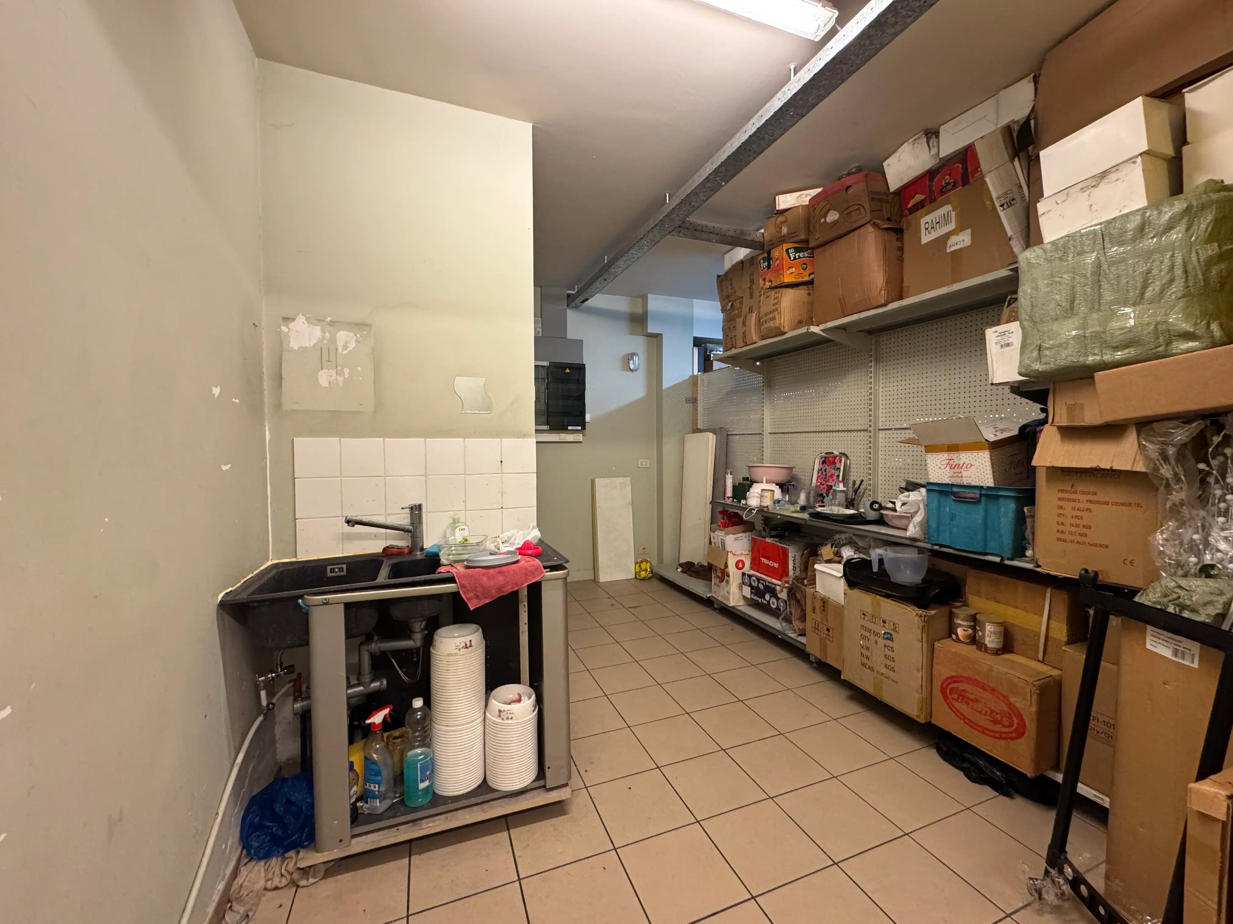 Handelsgelijkvloers 150m² + garage 20m² foto 9