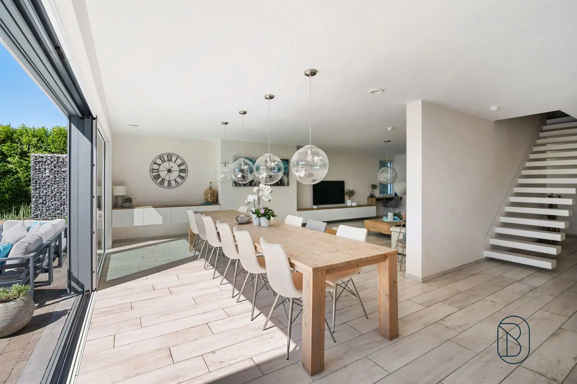 Exclusieve villa met 7 slpk, zwembad en tuin met open zicht foto 12