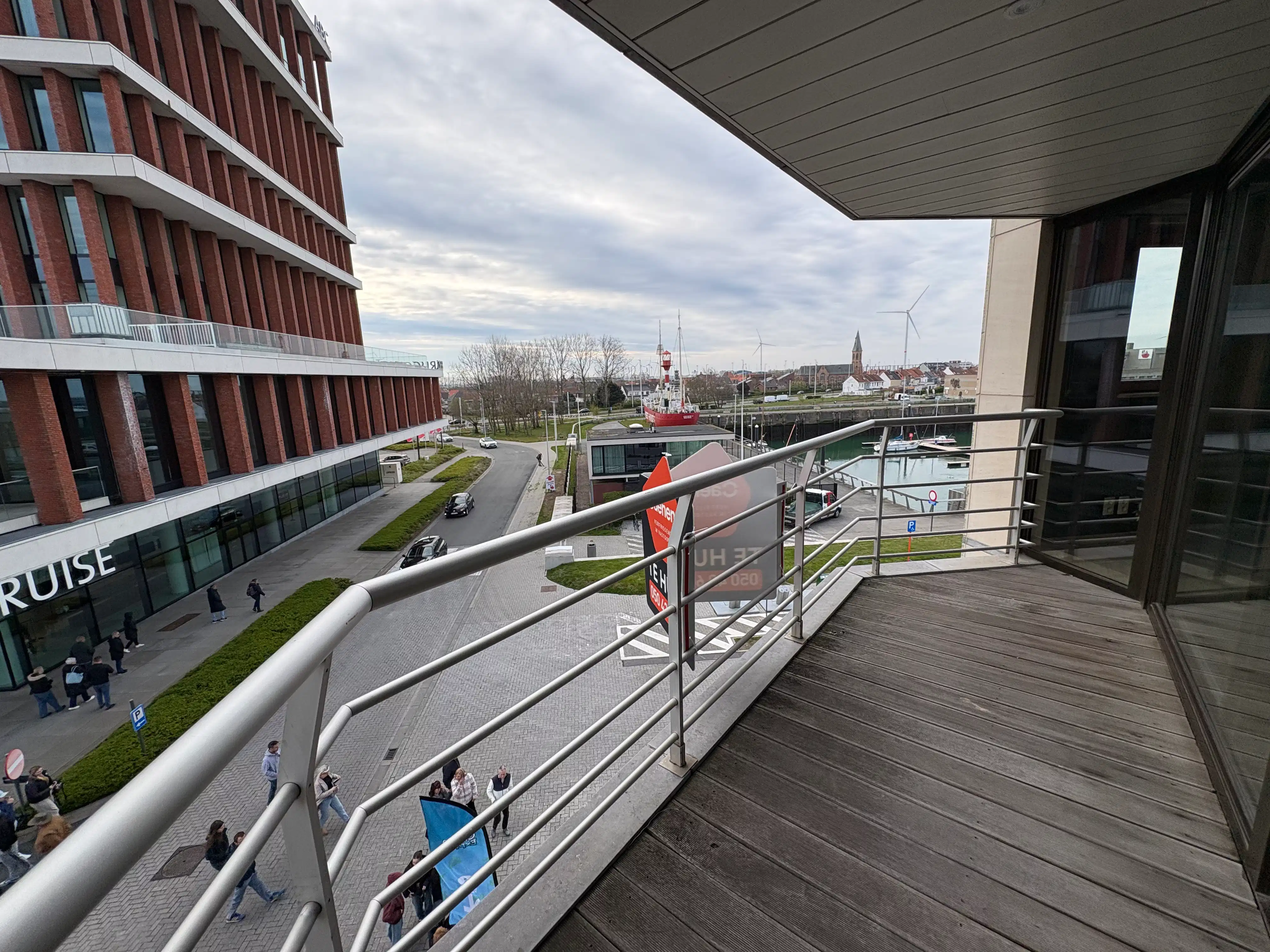 Heel ruim appartement met drie slaapkamers en twee terrassen te Zeebrugge. Mooi uitzicht op de Haven. foto 11