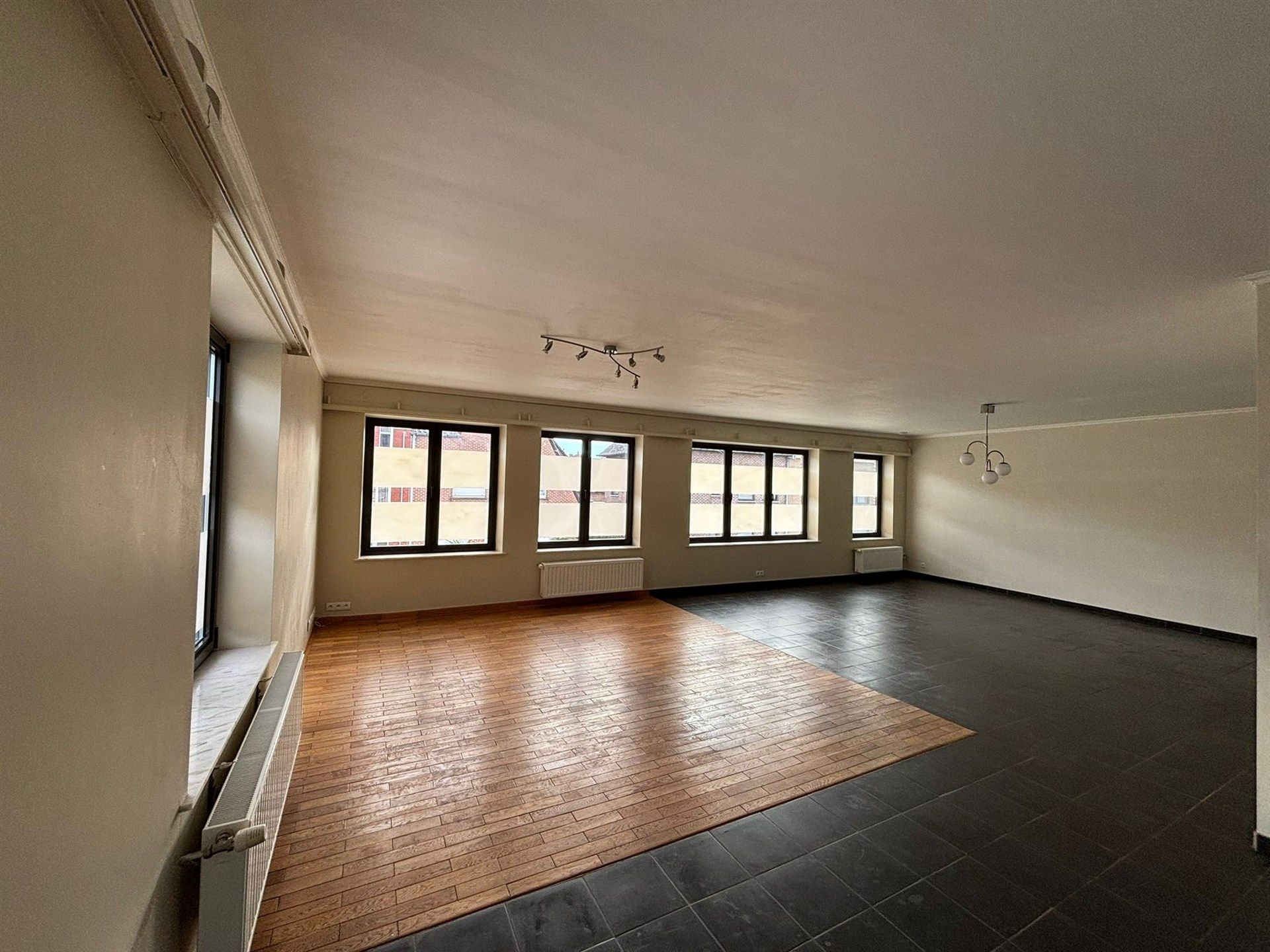 Ruim en lichtrijk duplex appartement met 3 slaapkamers en garage foto 3