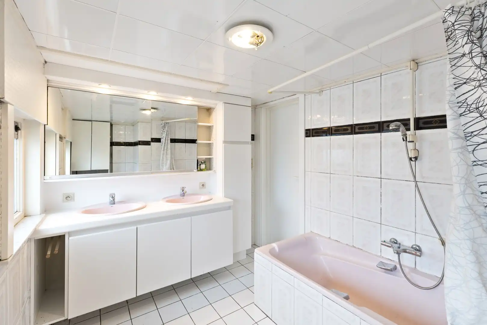 Ruime vrijstaande gezinswoning met tuin en garage foto 7