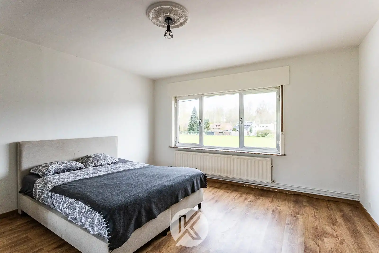 Solide halfopen gezinswoning nabij centrum foto 18