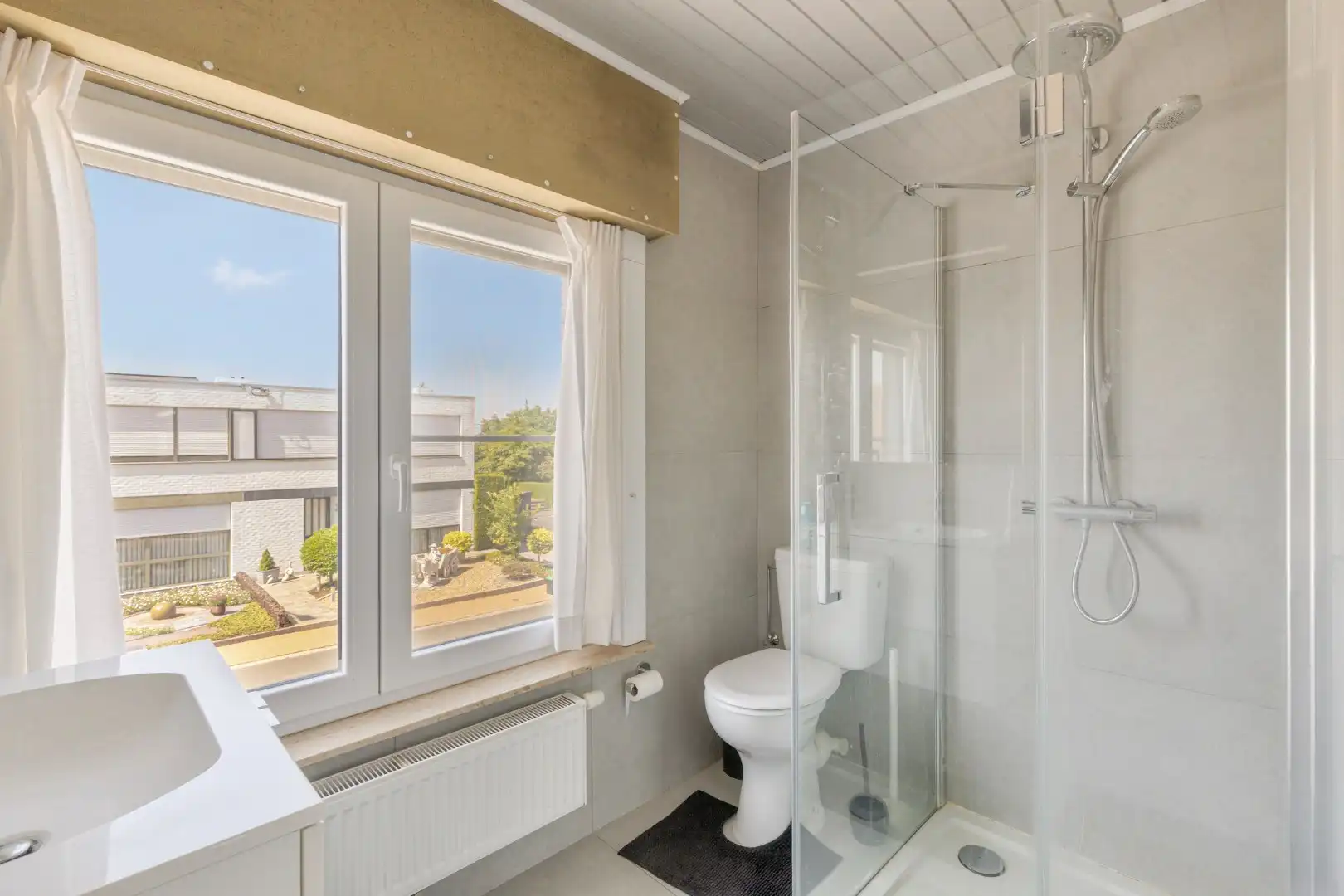 Instapklare, gerenoveerde gezinswoning met 3 slaapkamers op topligging in Meulebeke foto 8