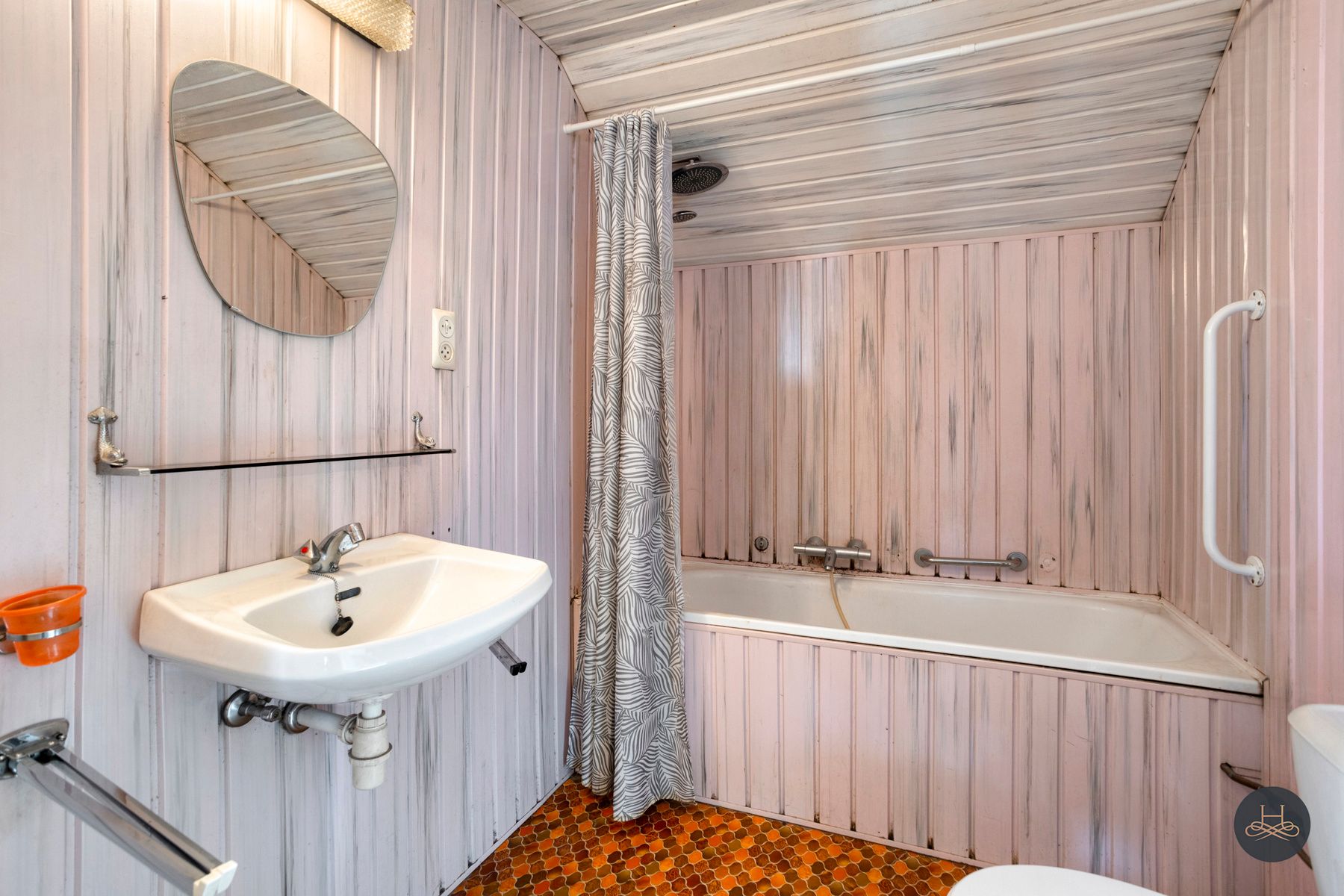Karaktervolle, te renoveren woning op mooi perceel  foto 10