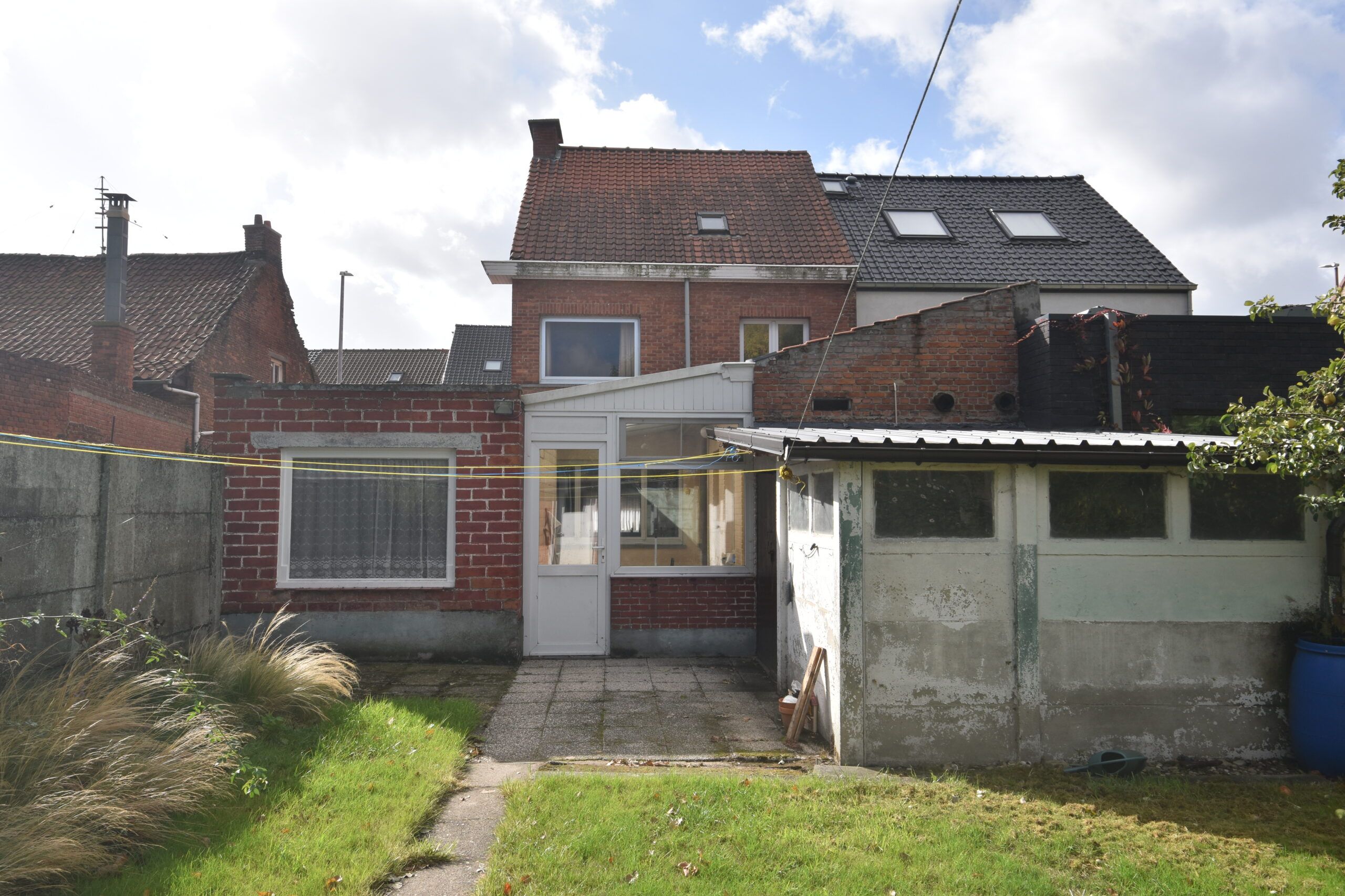 Ben je op zoek naar een gezellige renovatiewoning met uitzonderlijk veel potentieel? foto 4