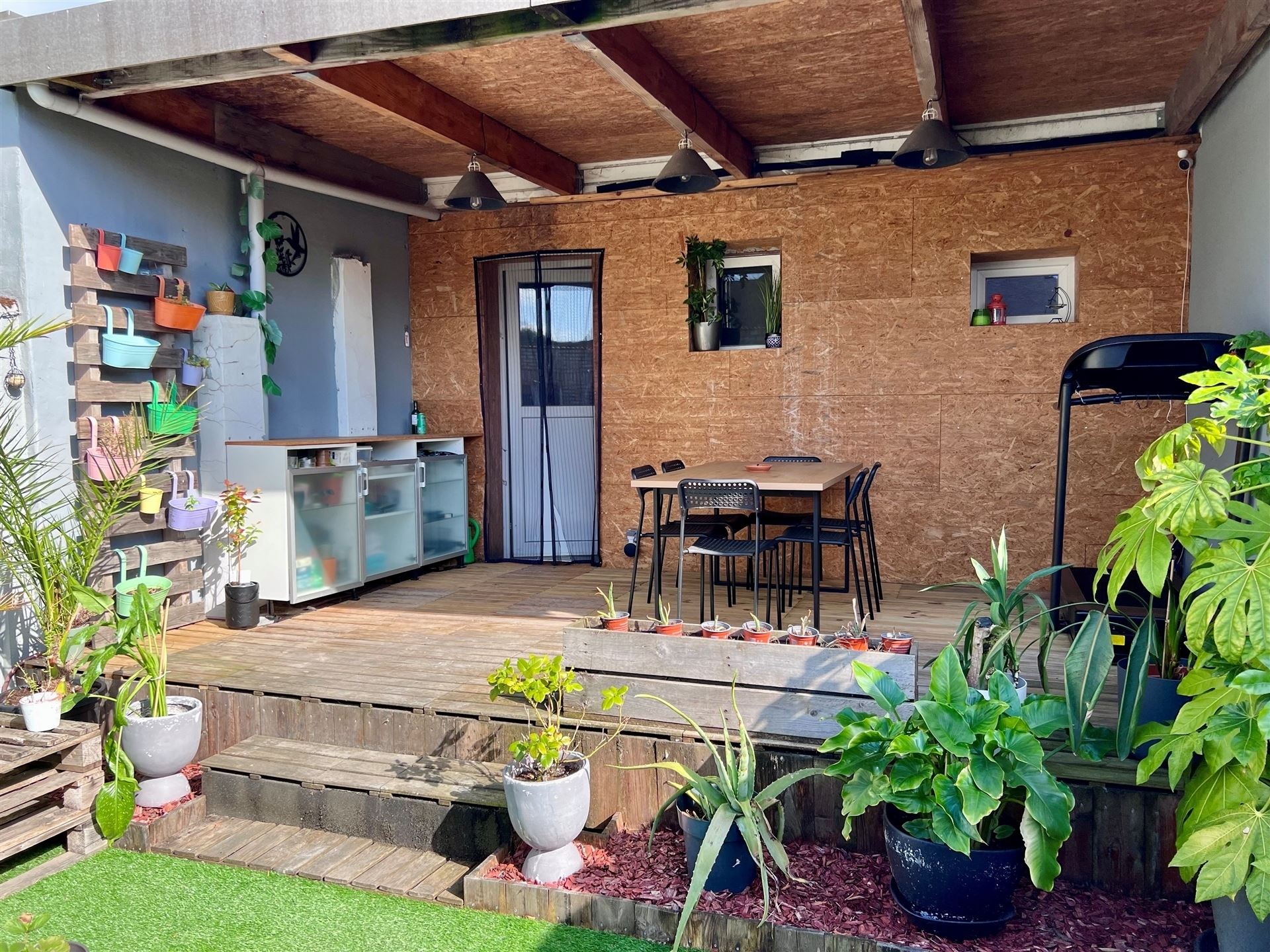 Charmante woning met tuin, garage en 2 staanplaatsen foto 3