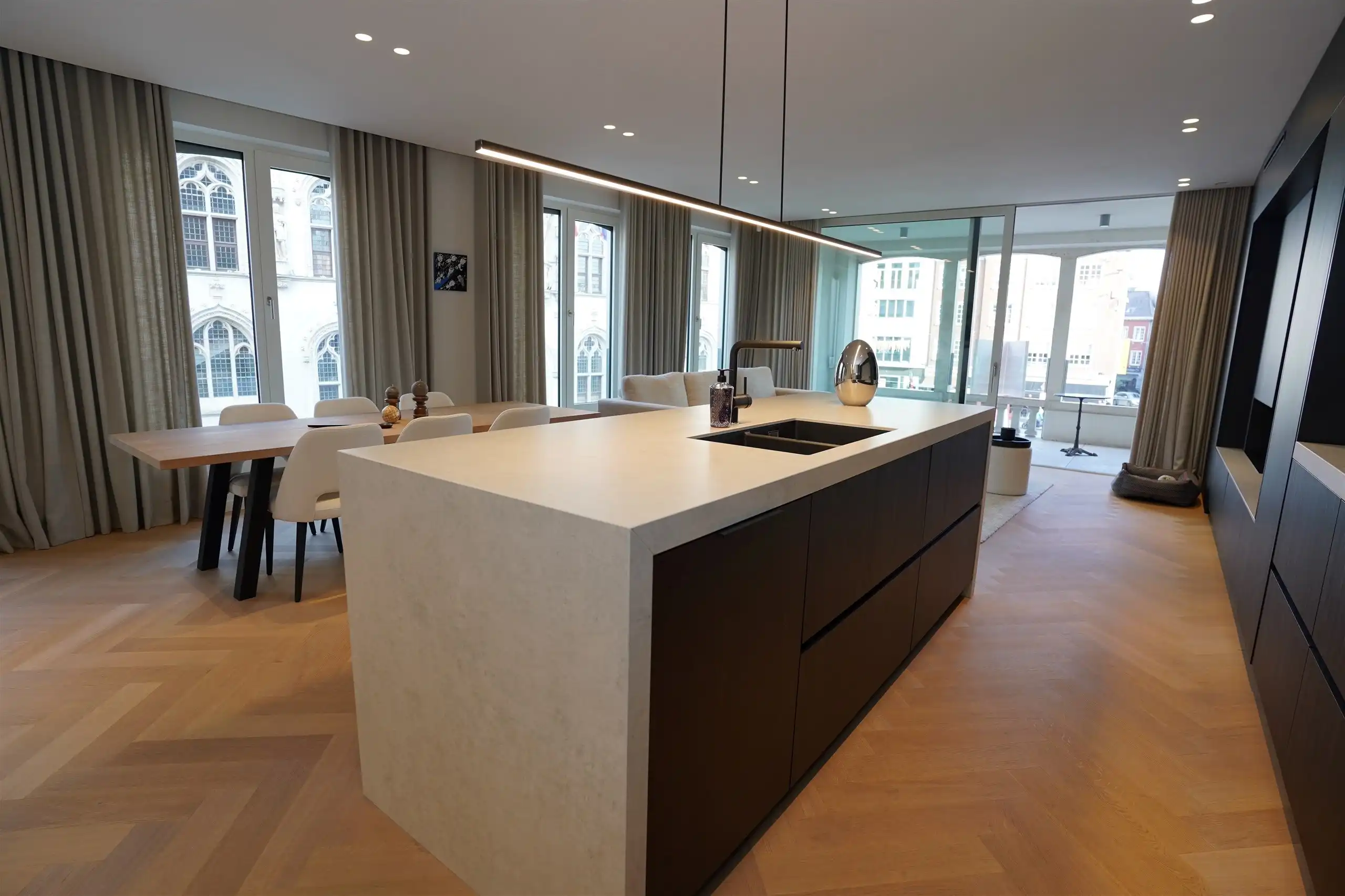 High-end  appartement met frontaal zicht op de Grote Markt met garage en extra staanplaats ! foto 10