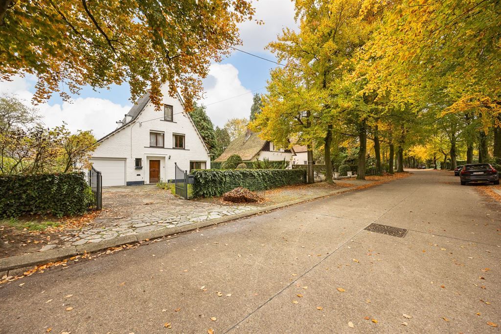 Te renoveren charmante villa met zwembad foto 17