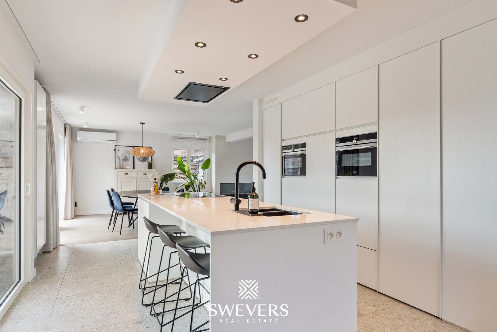 Knap gerenoveerde woning met praktijk/handelsruimte te Laak foto 11