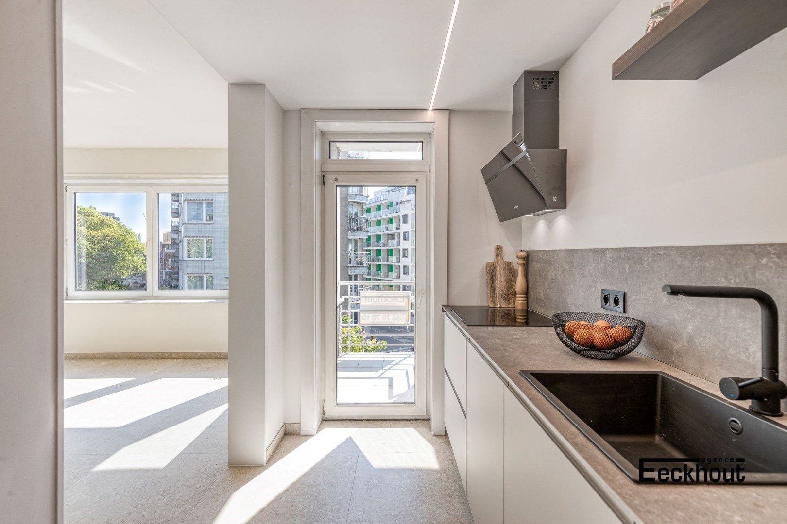 Exclusief, volledig vernieuwd appartement (104 m²) op gegeerde ligging te Oostende! foto 9