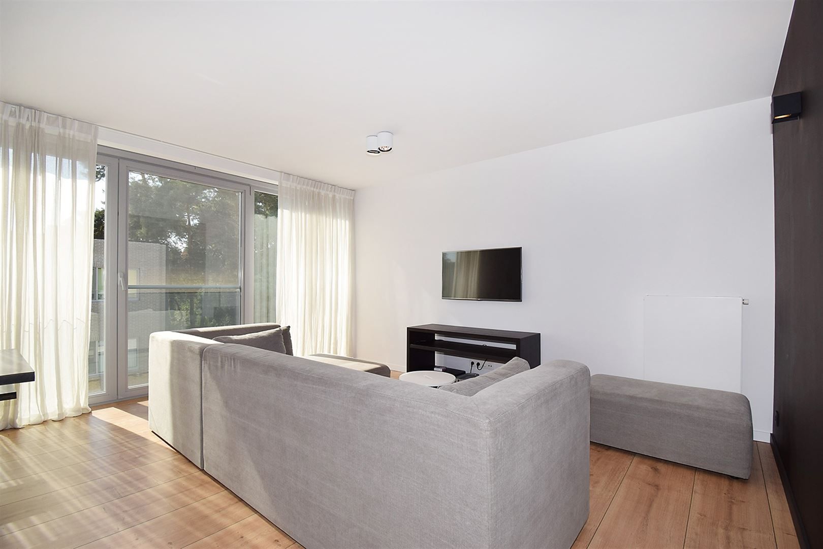 Goed gelegen appartement met parking en berging foto 3