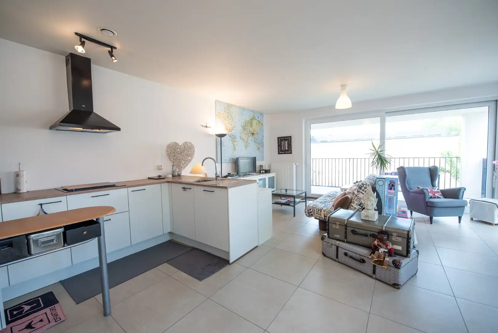 Instapklaar appartement met ruim terras en autostaanplaats in Deerlijk foto 7