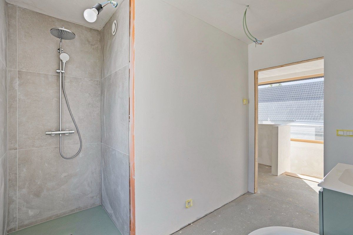 Nieuwbouwvilla nabij centrum Lennik  foto 10