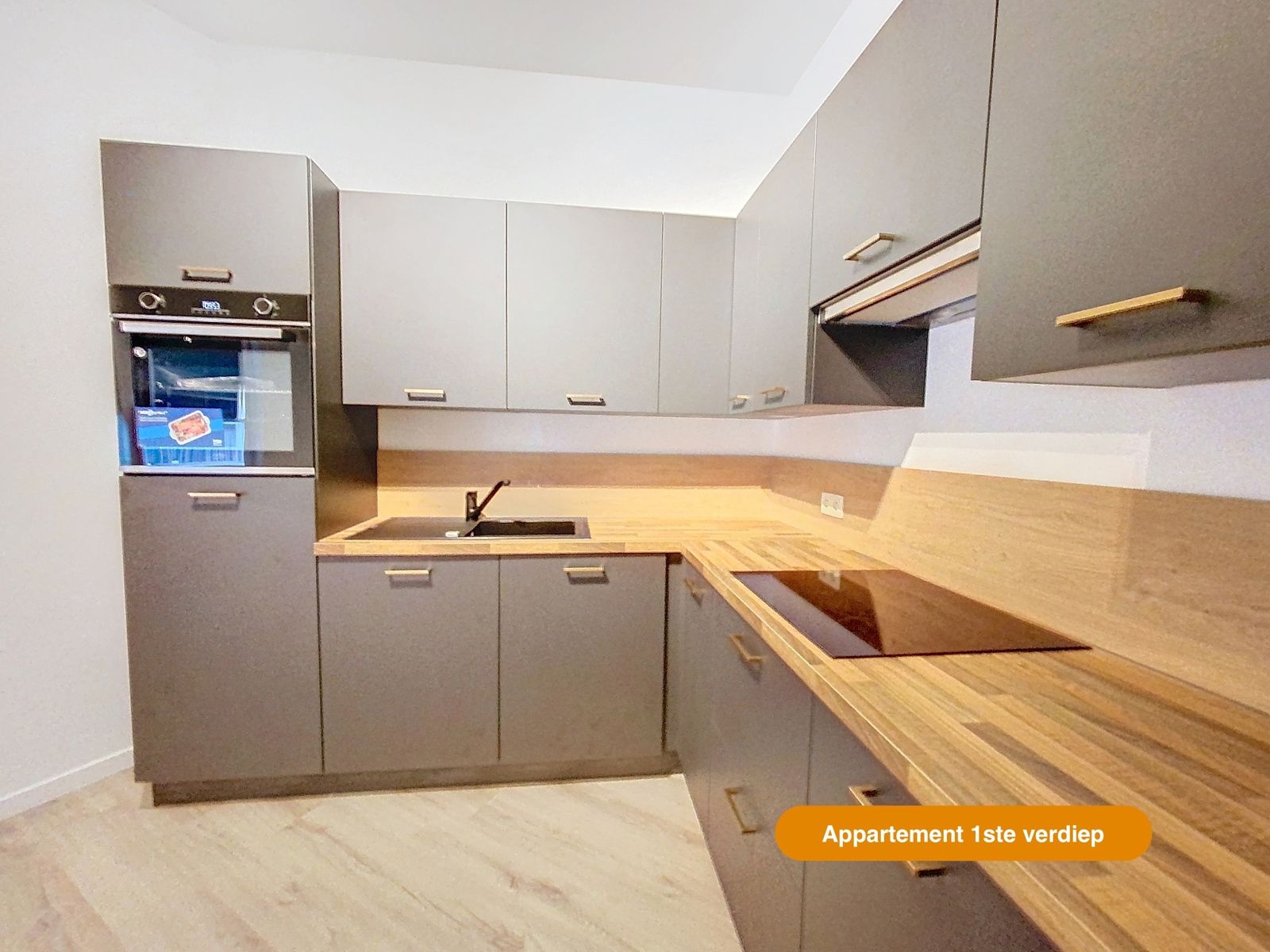 Unieke opbrengsteigendom met 2 appt + handel foto 10