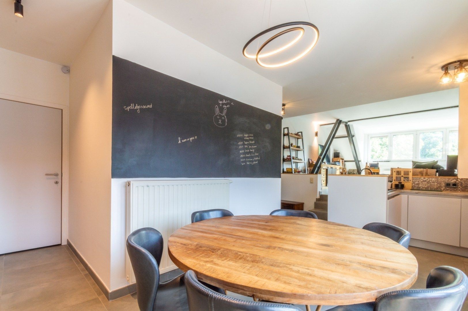 INSTAPKLAAR APP MET 1 SLP + BUREAU & GARAGEBOX ! foto 5