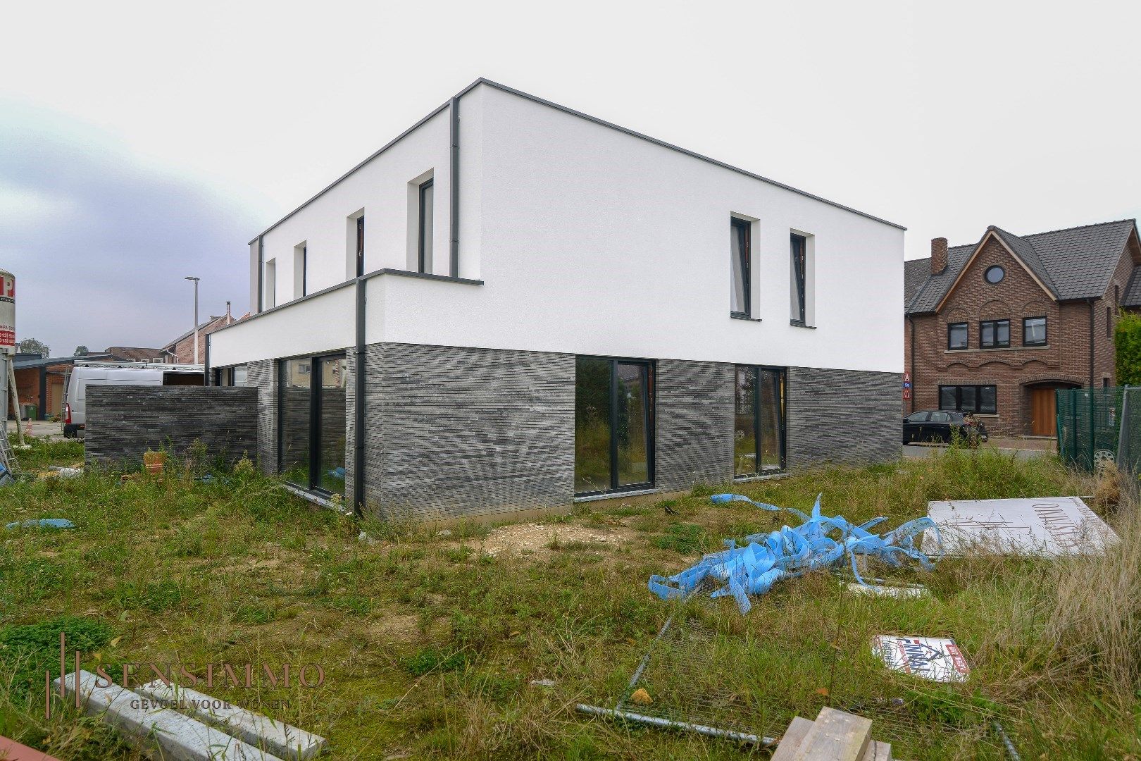 Moderne halfopen woning met 4 slaapkamers op 3a 15ca perceel foto 4